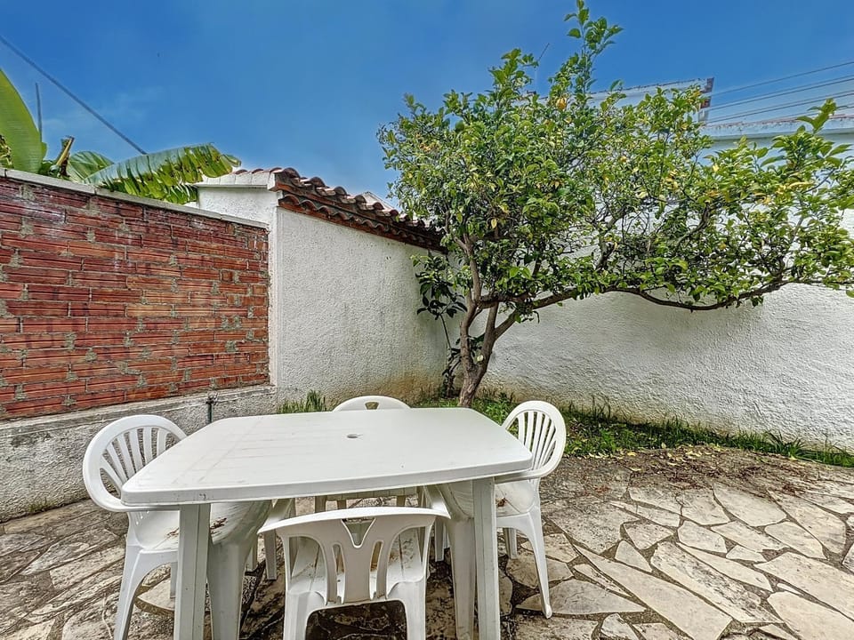 Requesens Villa in Alt Empordà