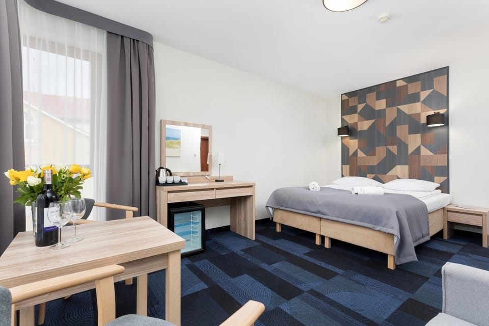 Bed, Photo of the whole room, hair dresser