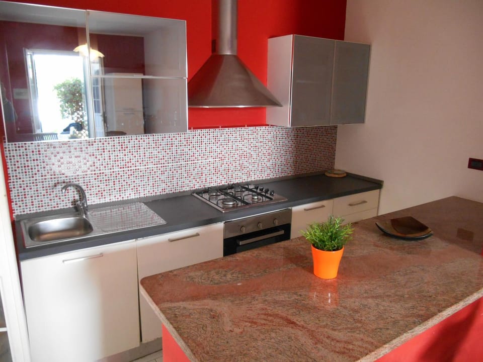 Kitchen or kitchenette, pet friendly, stove