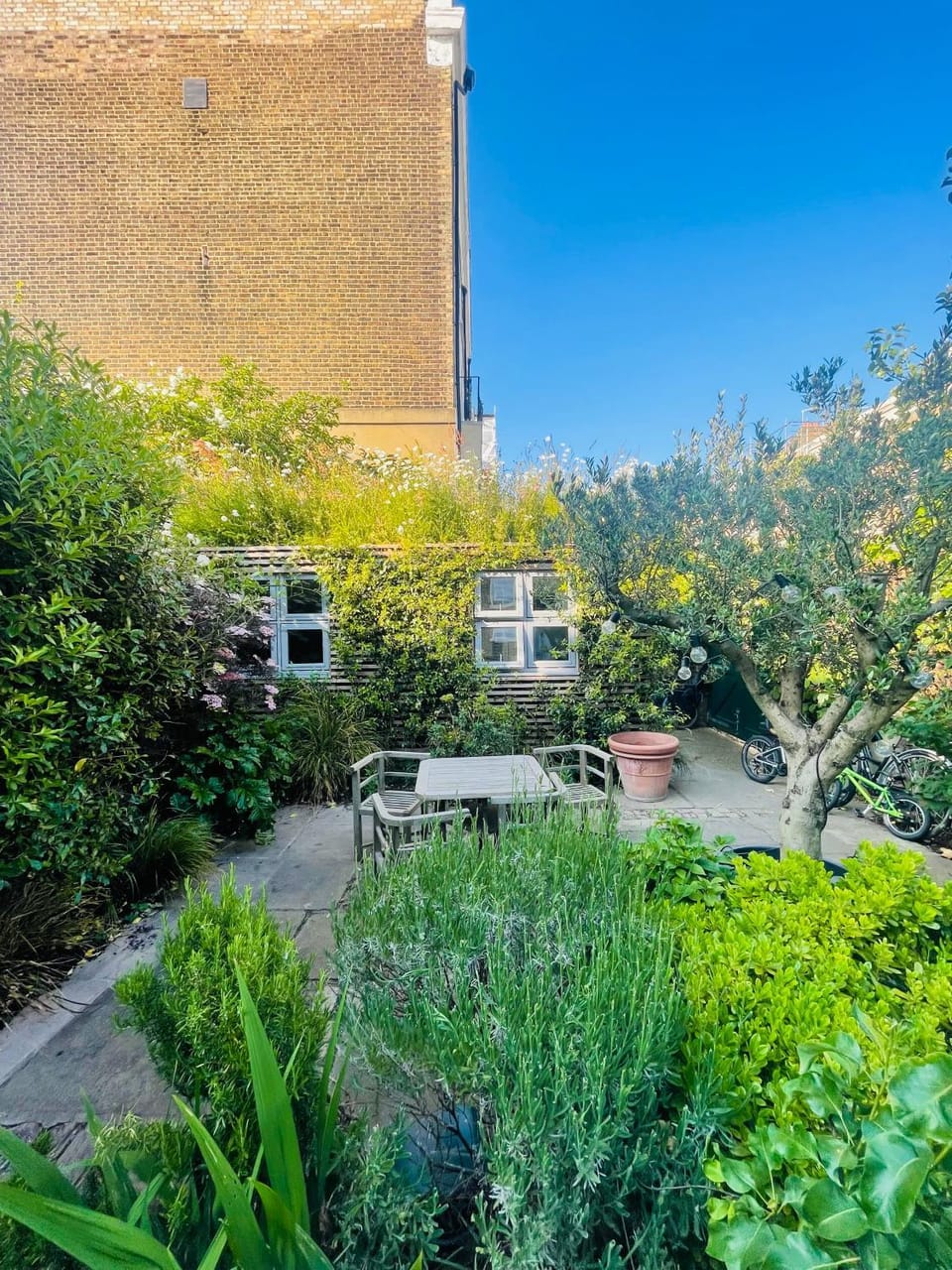 Camden Town Garden Cabin Cabin in London Borough of Islington