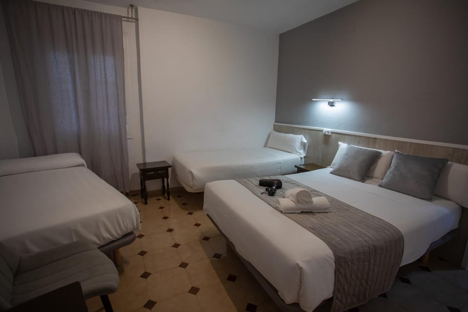 Hostal Residencia Avenida Bed and Breakfast in Cuenca