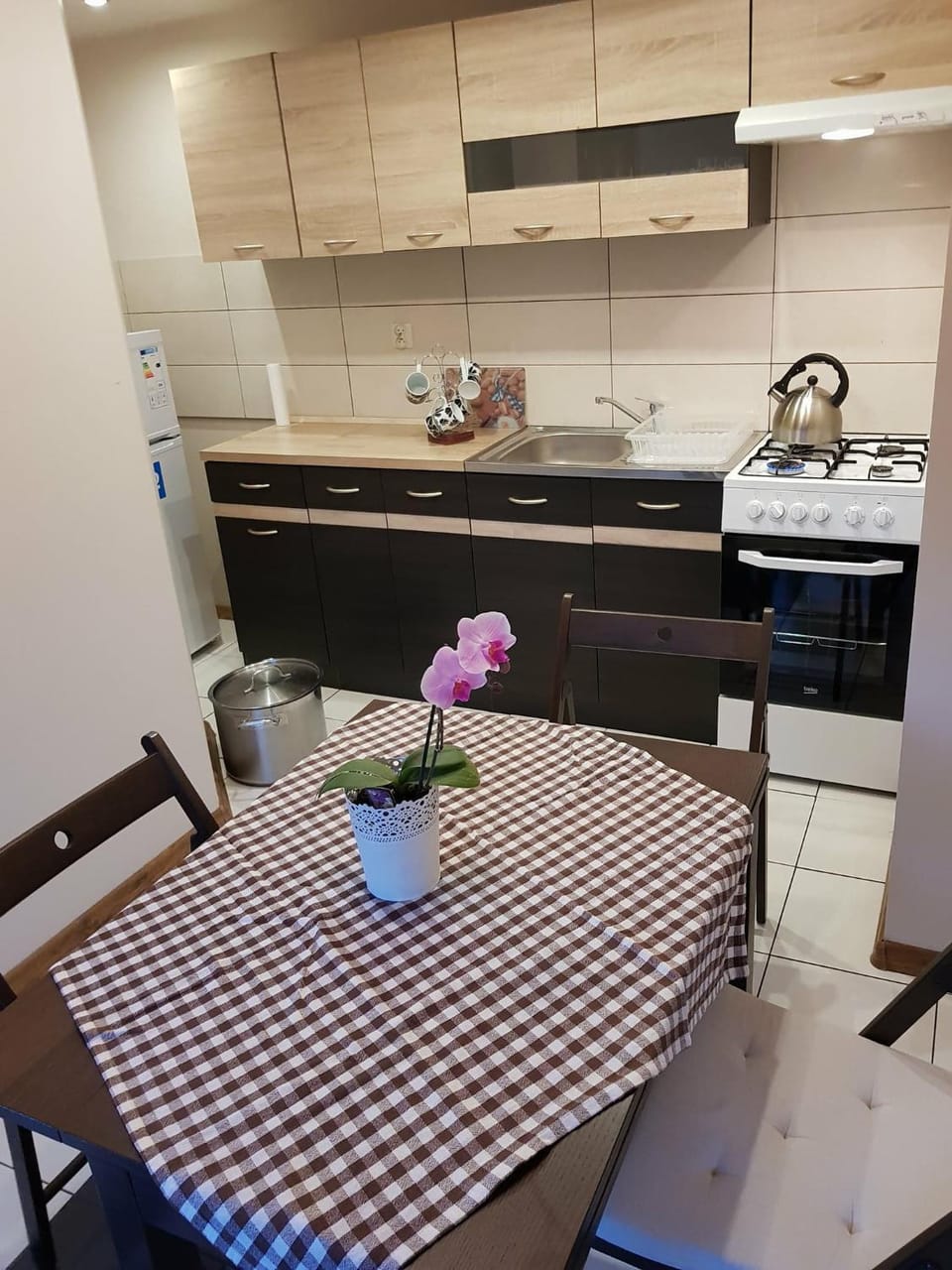Kitchen or kitchenette, oven, stove