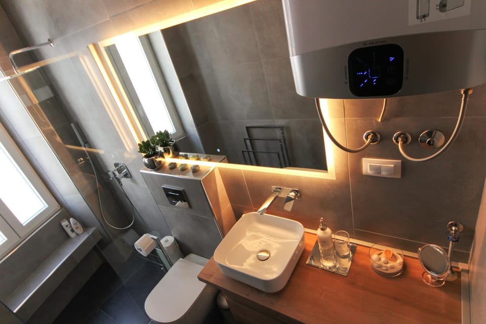 Shower, Toilet, Bathroom