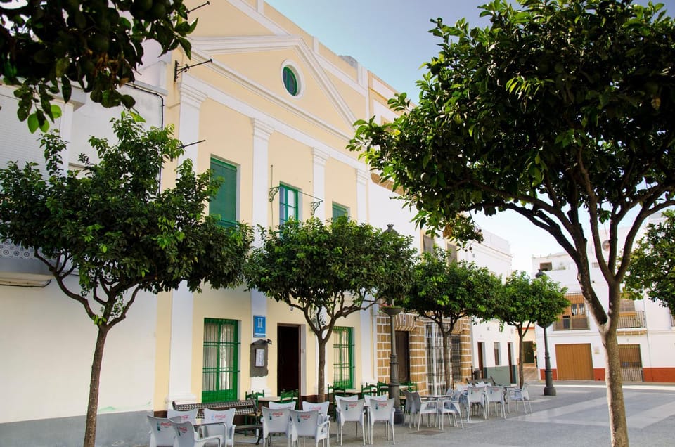 Restaurant/places to eat, Facade/entrance