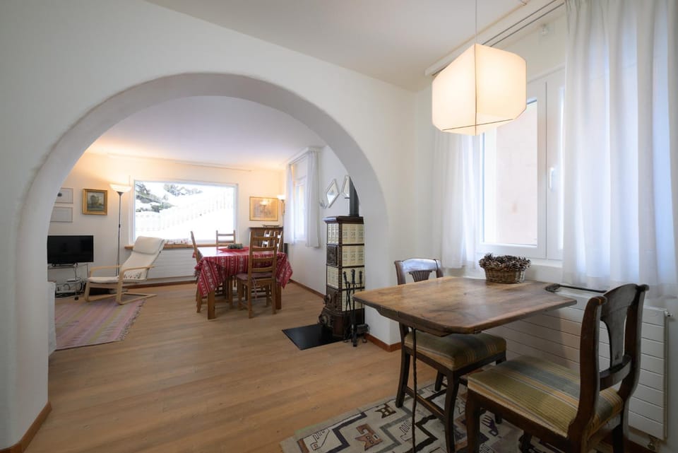 Chesa Gulas - La Punt-Chamues-ch Apartment in Samedan