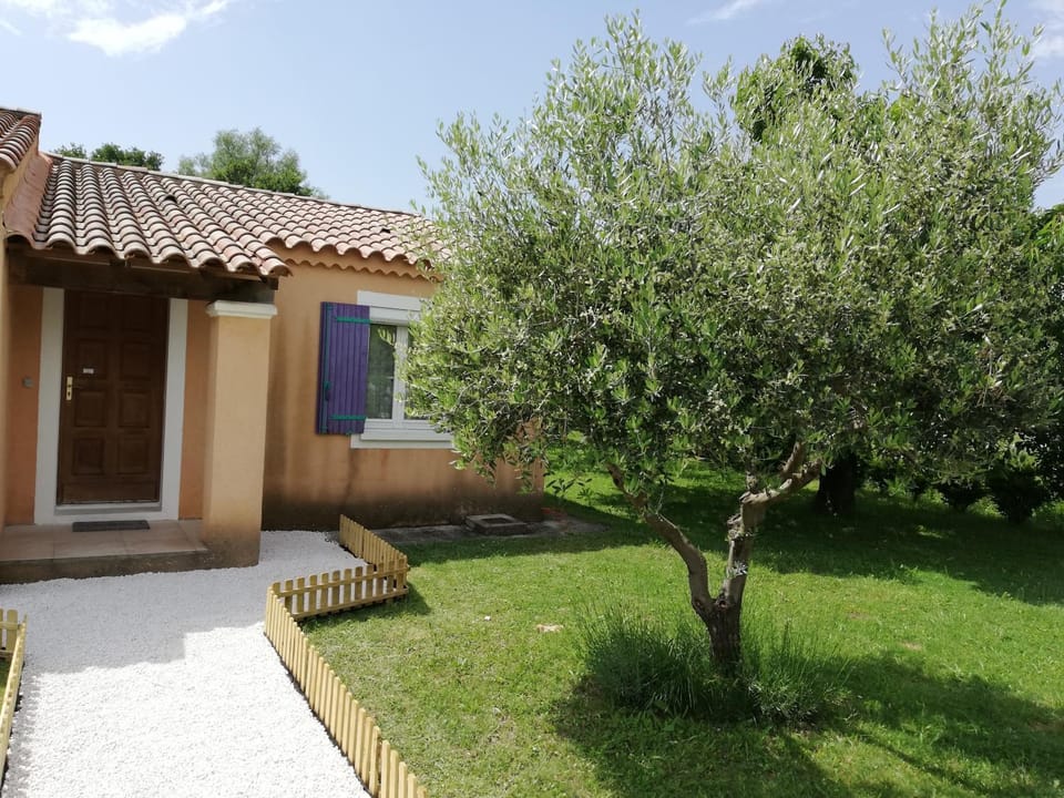 Facade/entrance, Garden, Garden view