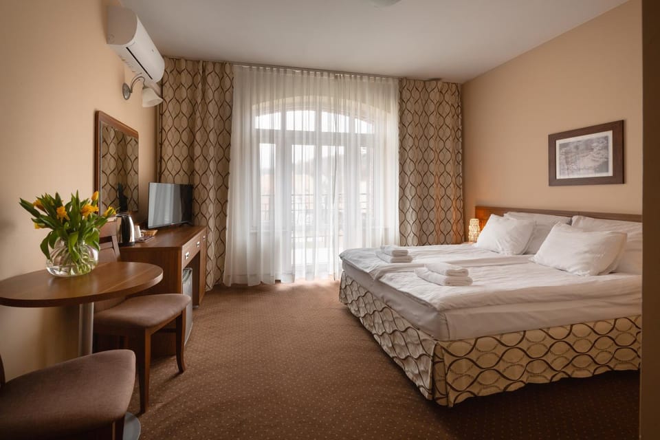 Bathroom, Balcony/Terrace, Breakfast, Parking, internet, elevator, air conditioner, air conditioner