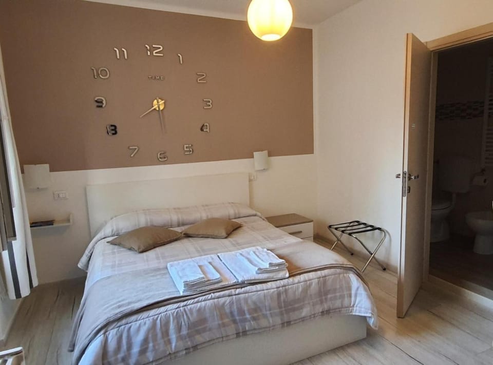 Le camere di Sabrina con bagno in camera Bed and Breakfast in Sarzana