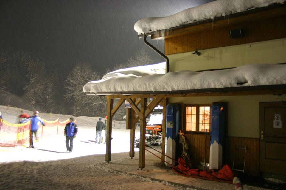 Property building, Skiing, Evening entertainment