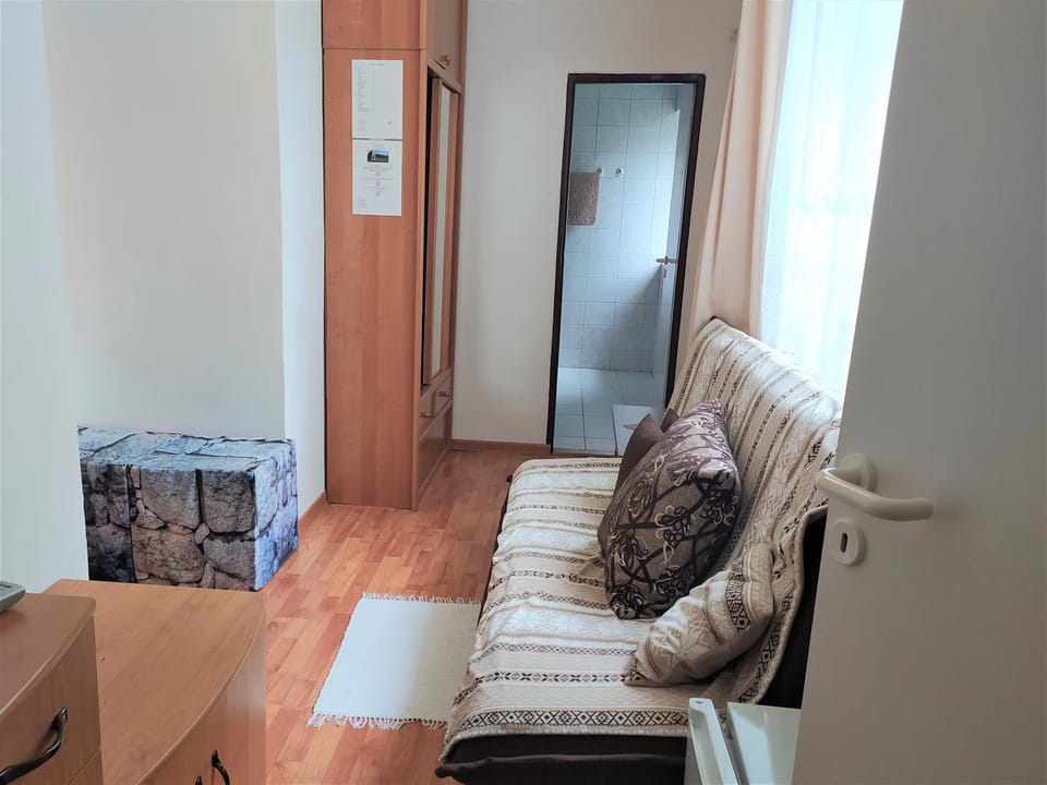 Bathroom, TV and multimedia, Living room, Seating area