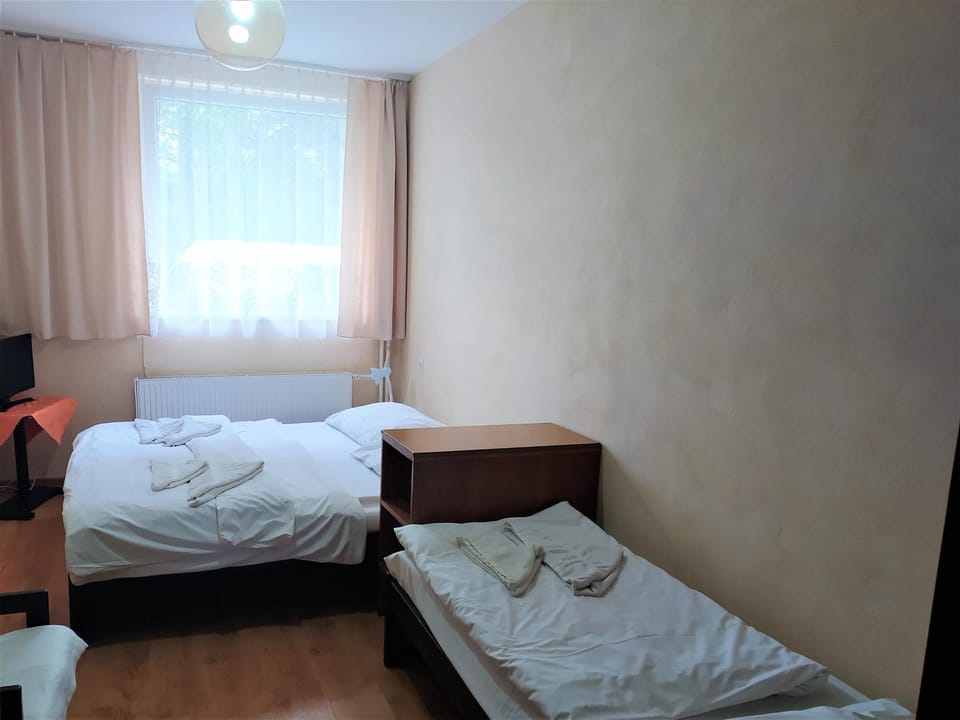 Photo of the whole room, towels