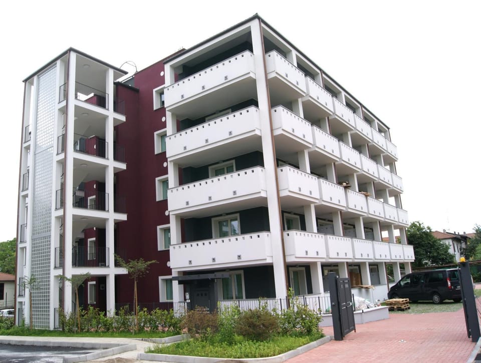 Property building, Day