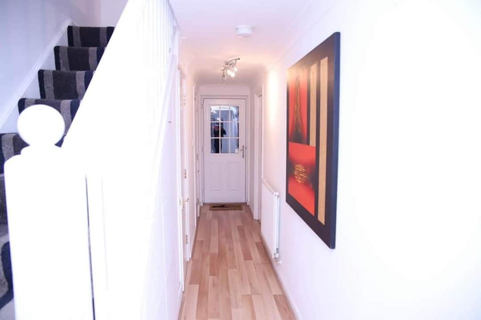 Stay 69G - Hush View House, Romford, London Havering House in Romford