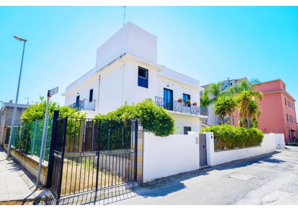 Property building, Day, Neighbourhood, Street view