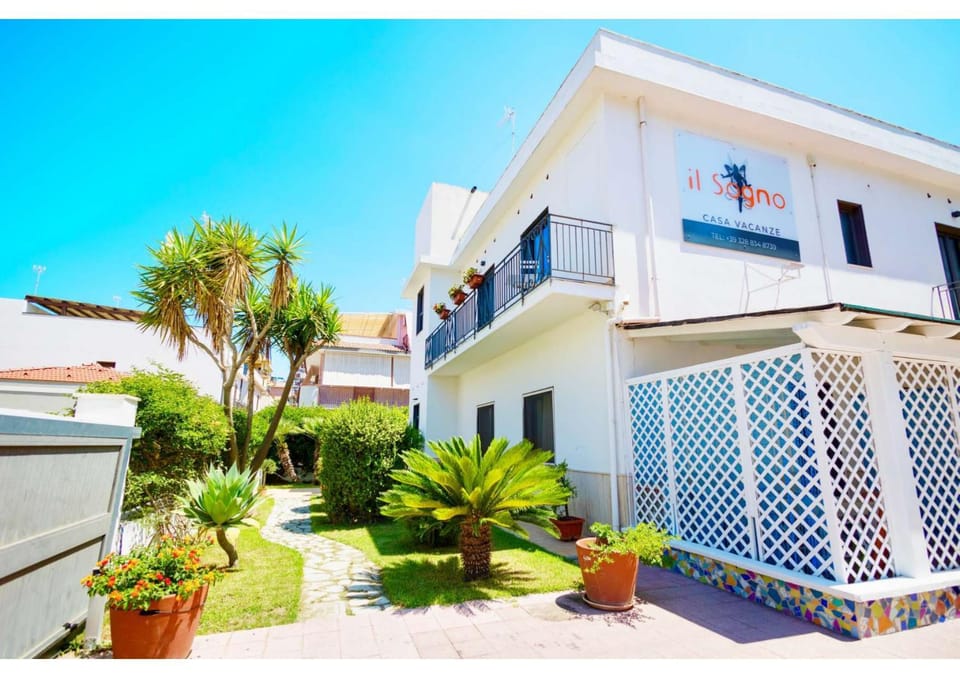 Property building, Day, Garden, Garden view