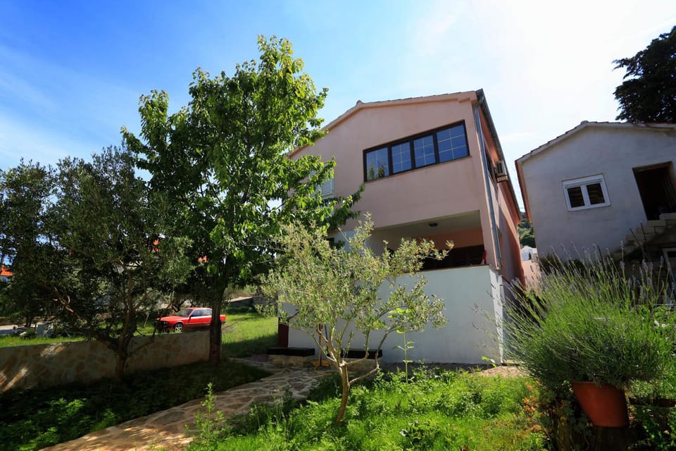 Patio, Facade/entrance