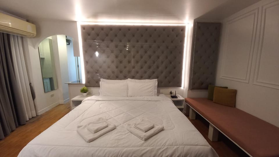 Seating area, Bedroom