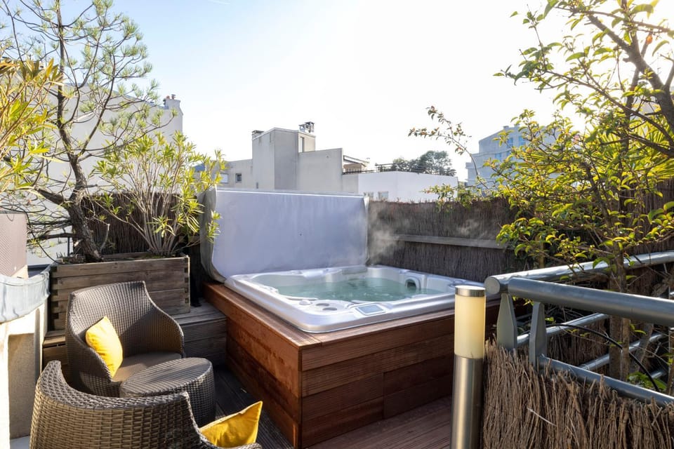 Day, Hot Tub, Pool view