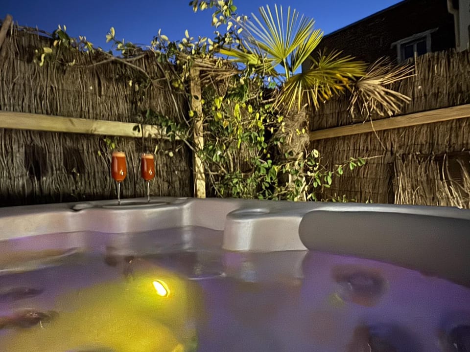 Spring, Night, Winter, Summer, Hot Tub, Autumn, Sunrise, Sunset, room service