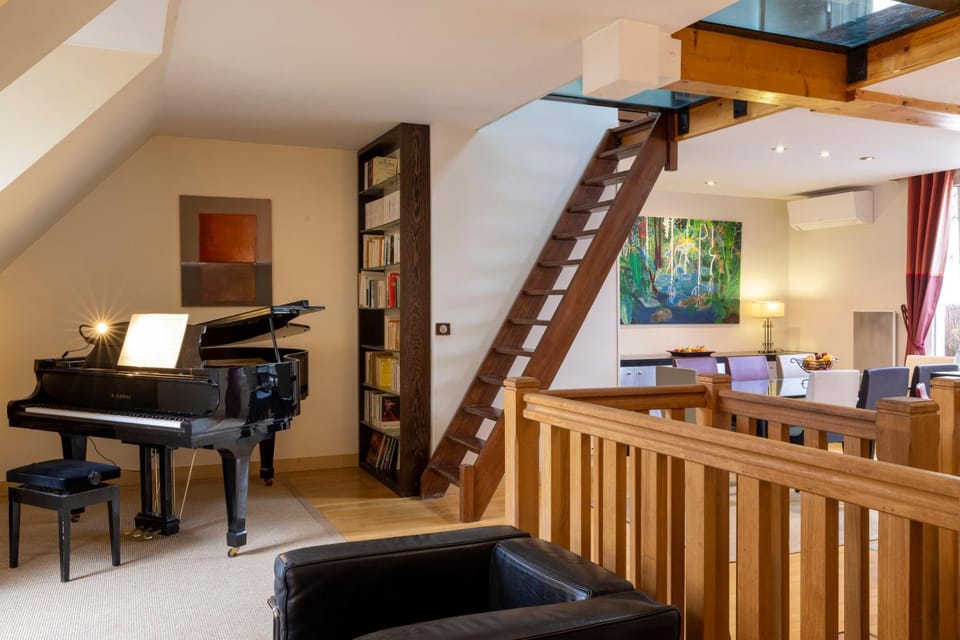 Library, Living room, Seating area, Dining area, City view, Garden view, hair dresser, air conditioner