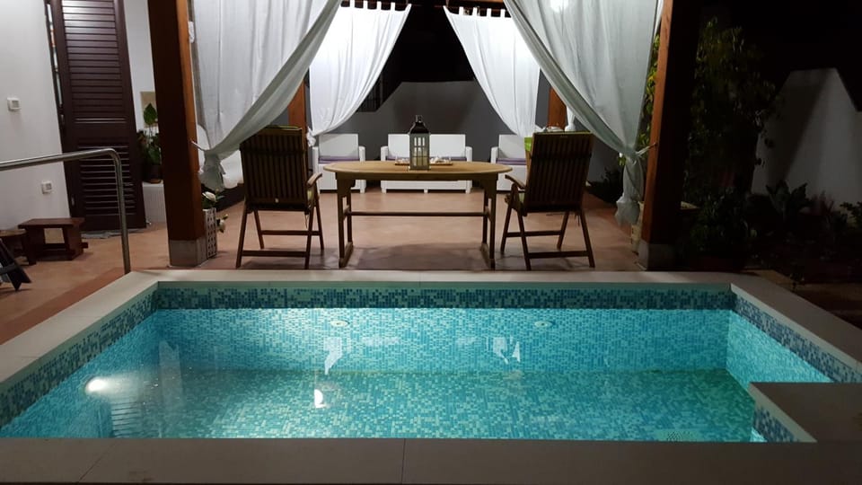 Swimming pool, Swimming pool