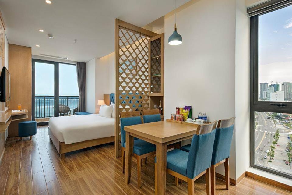 Bed, View (from property/room), Living room, Photo of the whole room, Seating area, Dining area, Bedroom