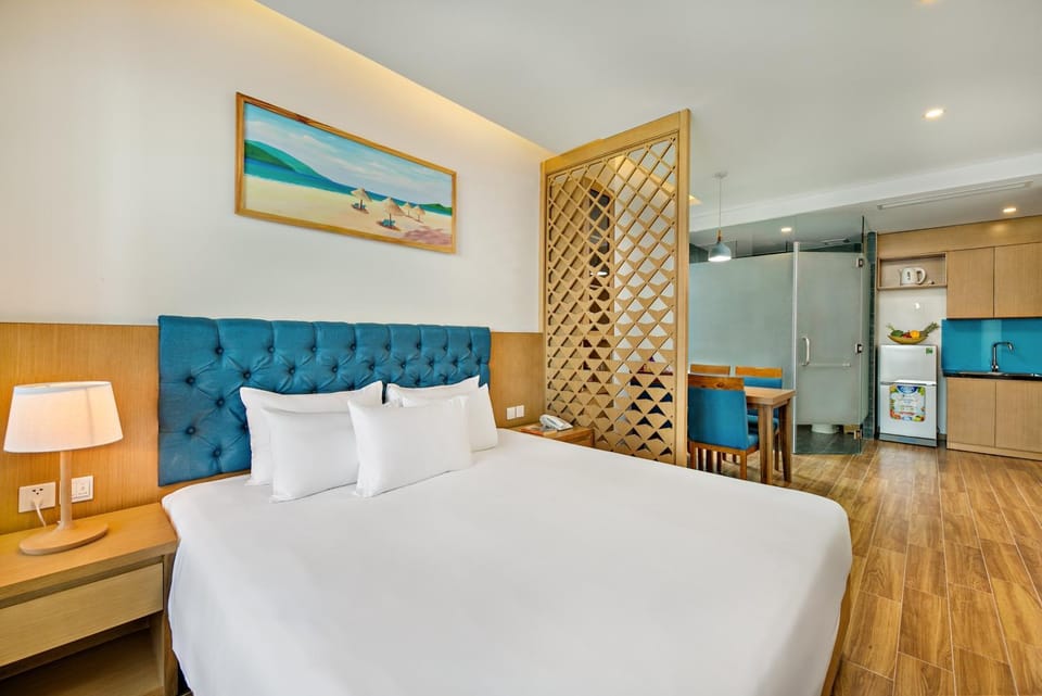 Bed, Kitchen or kitchenette, Photo of the whole room, Bedroom