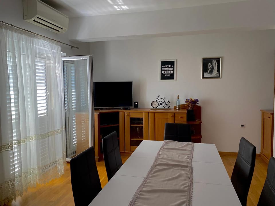 Apartman Nives Apartment in Okrug Gornji