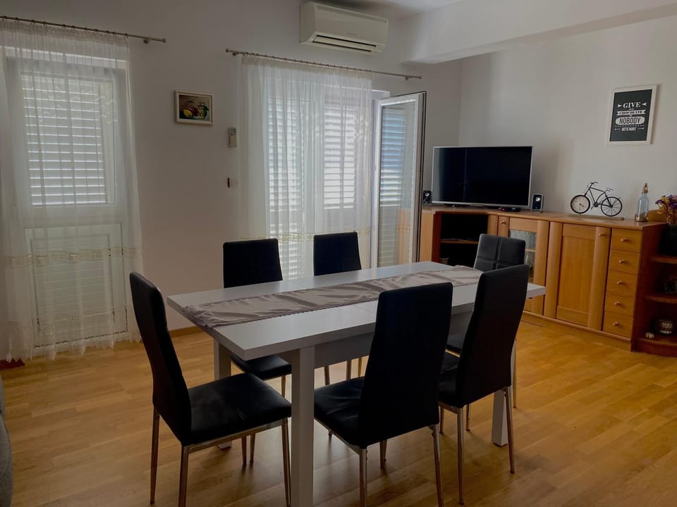 Apartman Nives Apartment in Okrug Gornji