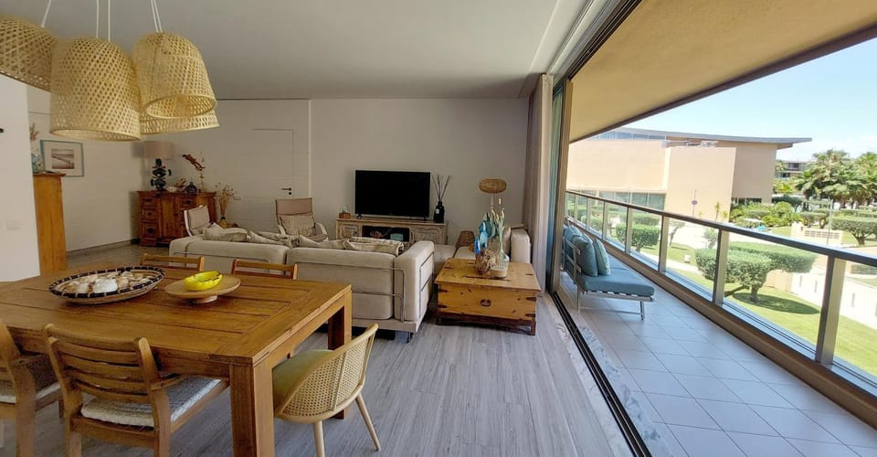 Communal lounge/ TV room, TV and multimedia, View (from property/room), Balcony/Terrace, Living room, Dining area