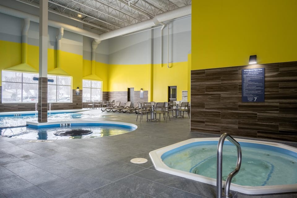 Hot Tub, Pool view, Swimming pool