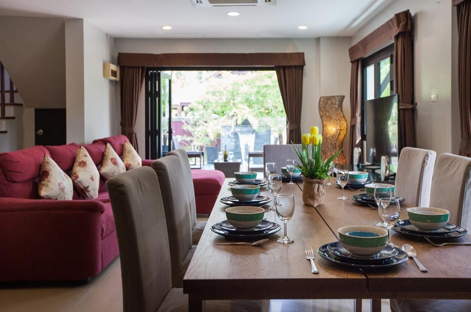 Seating area, Dining area