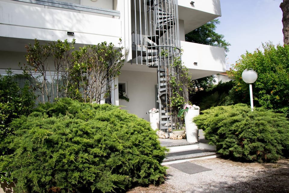 Property building, Facade/entrance, Garden