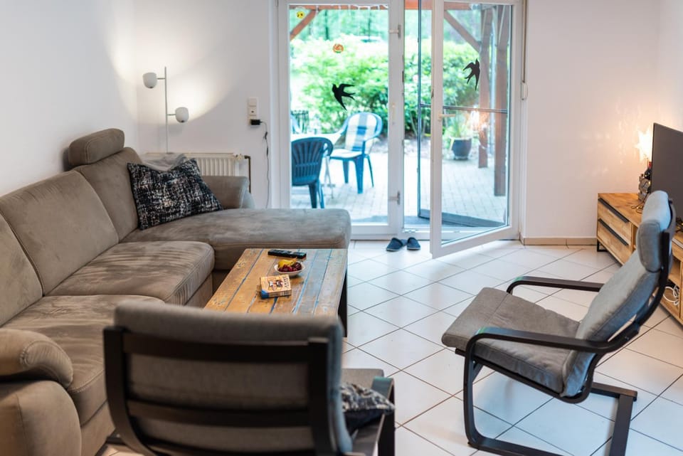 Communal lounge/ TV room, Living room, Seating area, Garden view