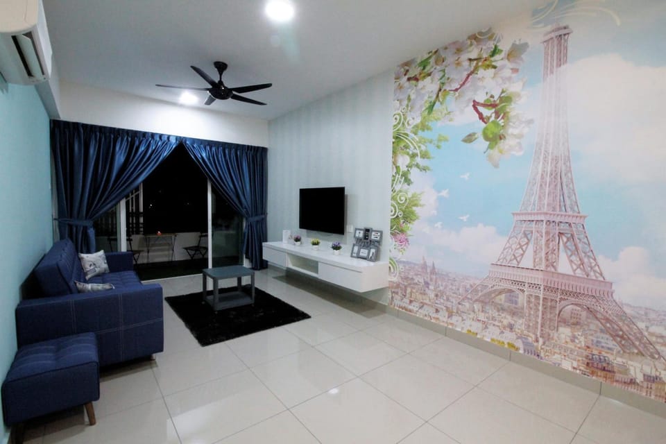 TV and multimedia, Balcony/Terrace, Living room, Seating area, City view, Mountain view, Street view