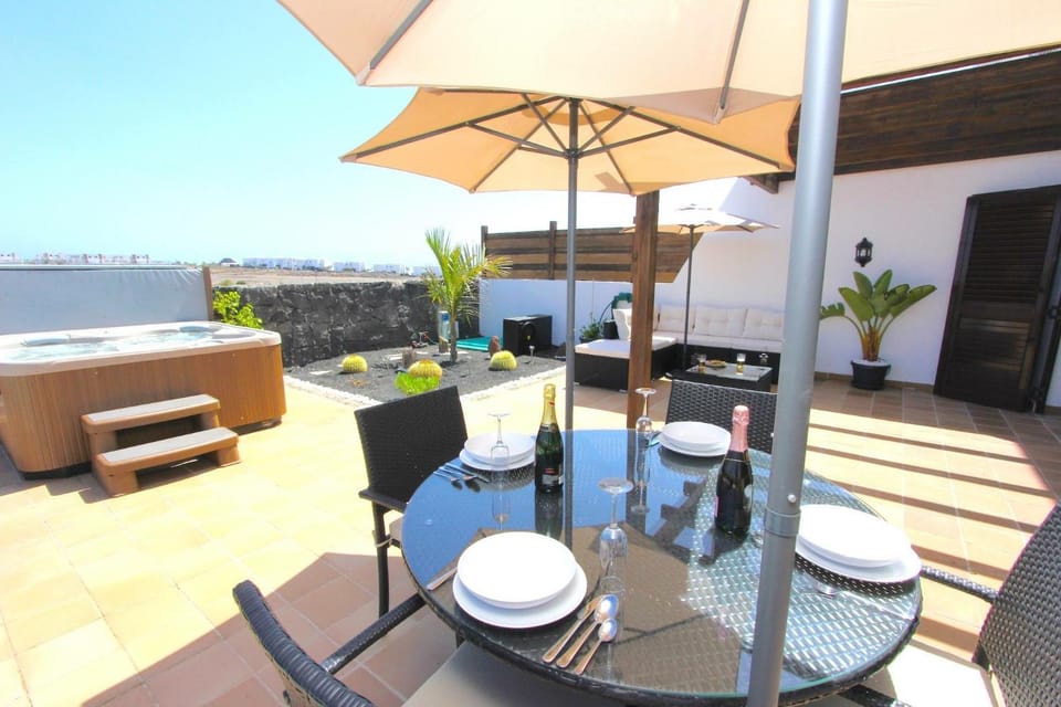 Patio, BBQ facilities, Balcony/Terrace, Swimming pool