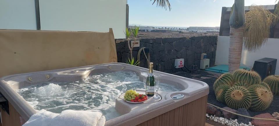 Day, Natural landscape, Winter, Summer, Hot Tub, Autumn, On site, Sea view, Sunset