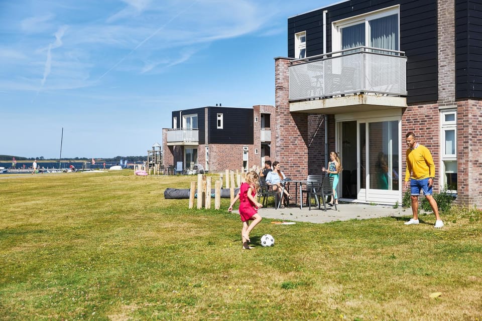 Property building, Day, Summer, Garden, Balcony/Terrace, On site, Garden view, Lake view, Sports, children, Family