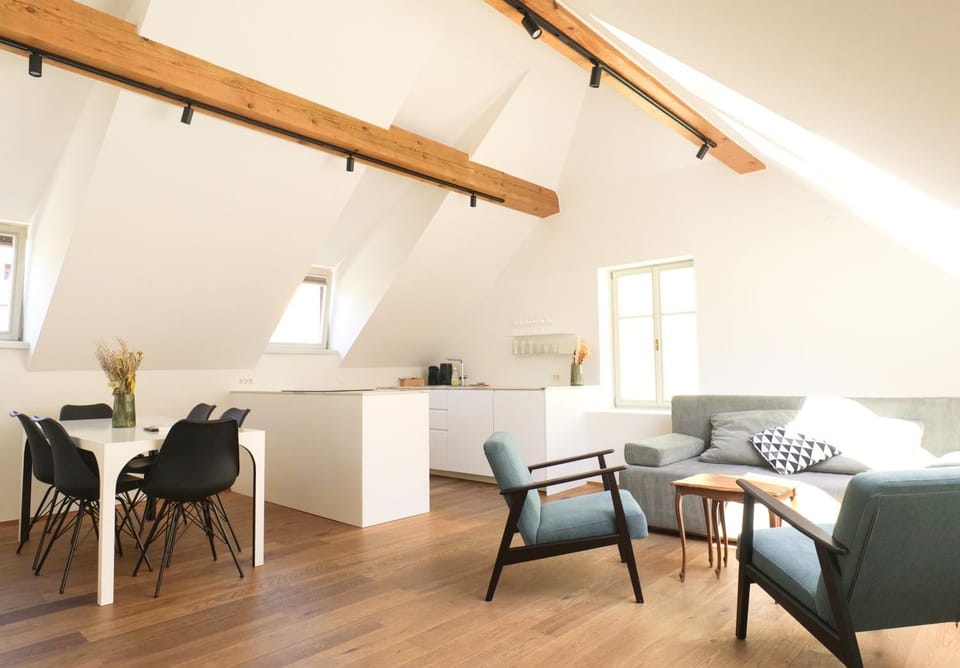 Kitchen or kitchenette, Living room, Seating area, Dining area