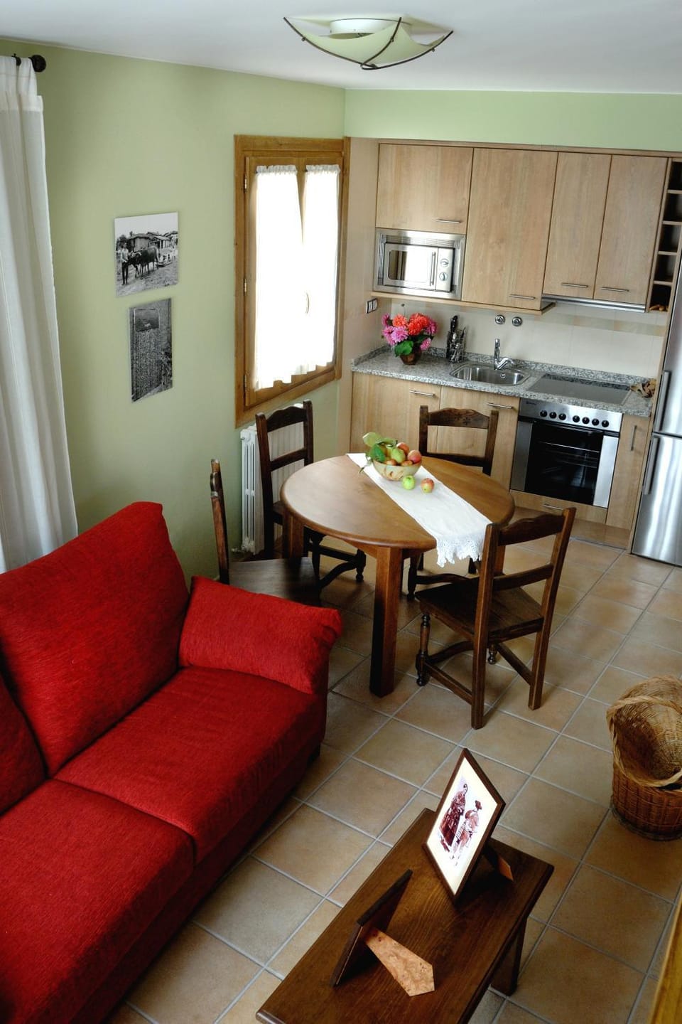 Kitchen or kitchenette, Living room, Photo of the whole room, Decorative detail, Dining area