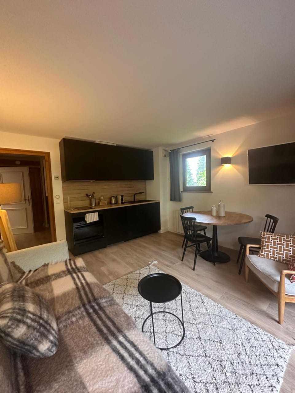 TV and multimedia, Kitchen or kitchenette, Living room