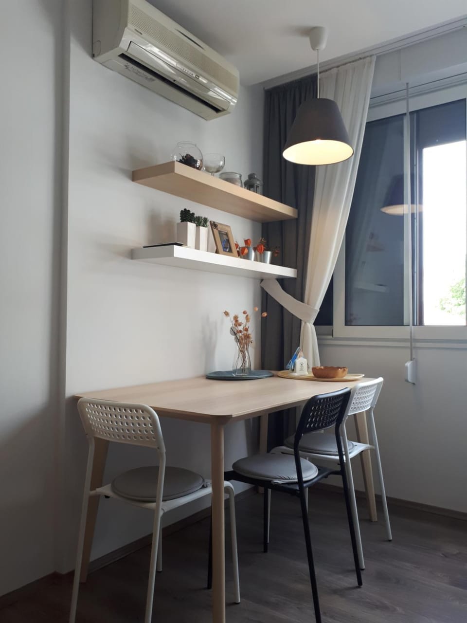 Dining area, Street view
