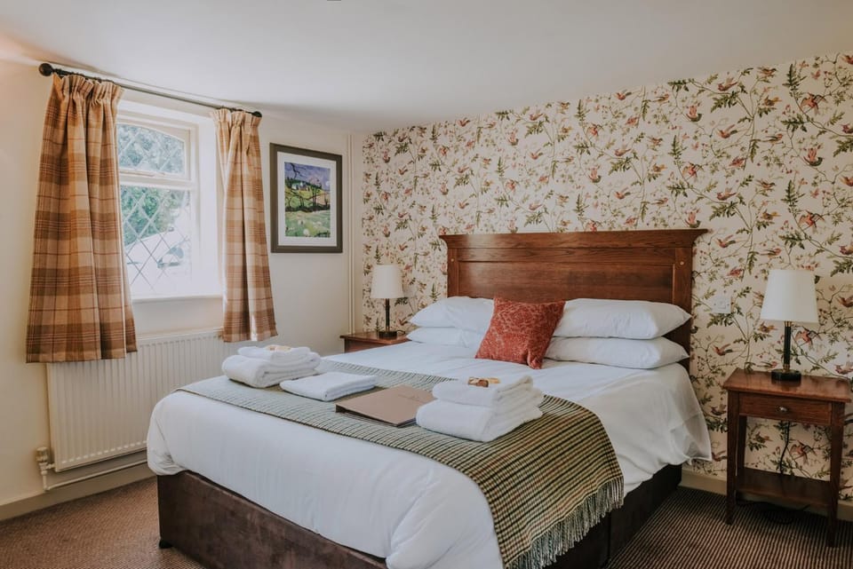 Bed, TV and multimedia, Bedroom