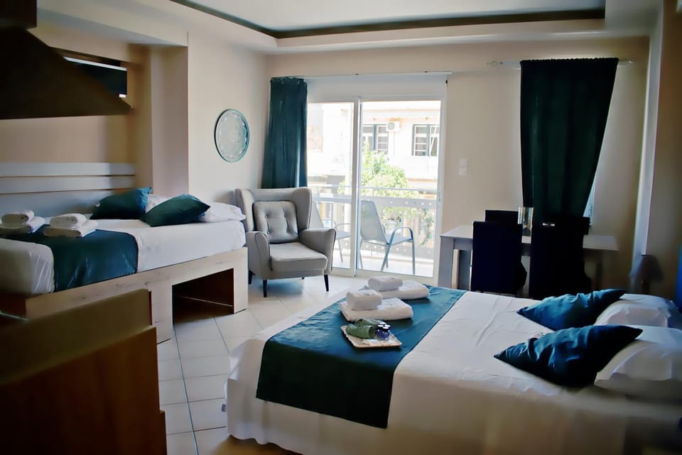 Living room, Photo of the whole room, Bedroom