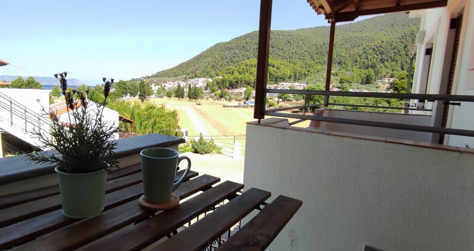 View (from property/room), Balcony/Terrace, Mountain view