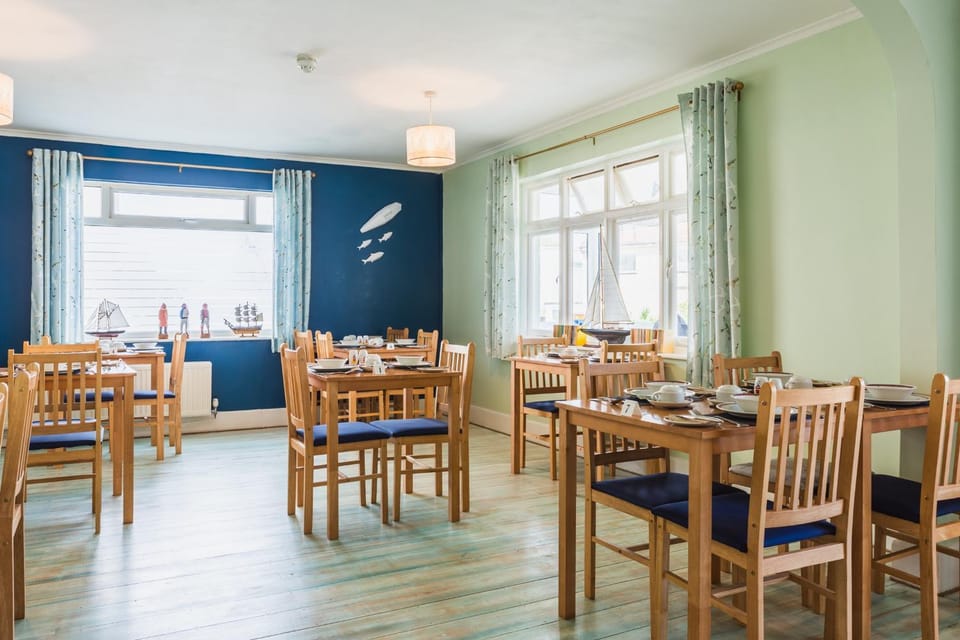 Restaurant/places to eat, Dining area, Guests, Guests, Area and facilities, Area and facilities, Breakfast, Breakfast, Continental breakfast, Continental breakfast, Buffet breakfast, Buffet breakfast, English/Irish breakfast, English/Irish breakfast, children, children, Family, Family