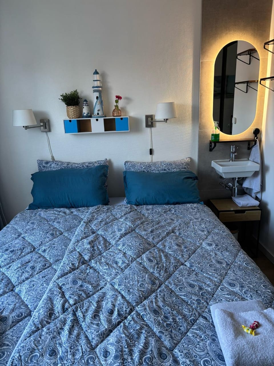 Photo of the whole room