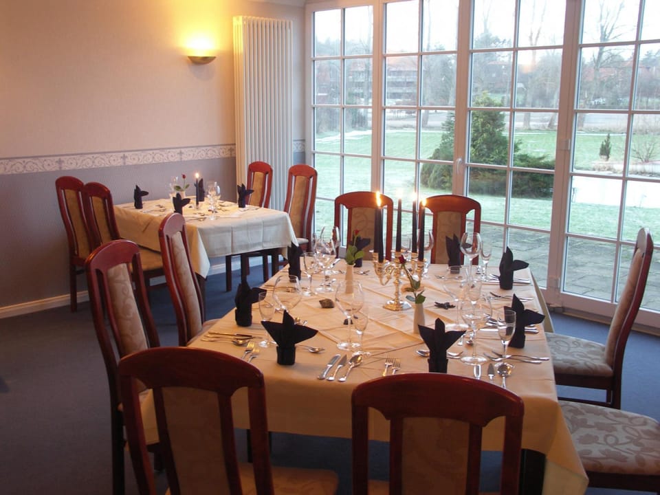 Restaurant/places to eat, Day, Garden view