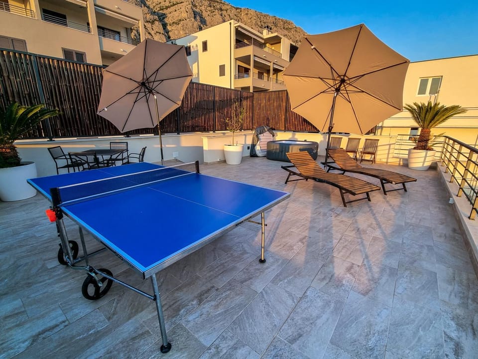 Table tennis