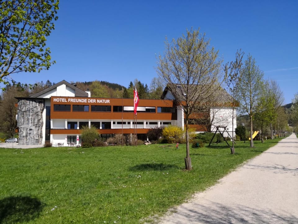 Facade/entrance, Spring